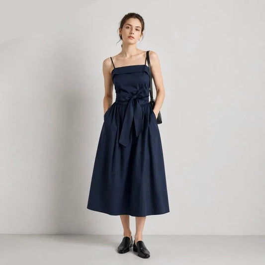 Woman wearing a navy blue dress with a belt on a light gray background, featuring the SEMIR brand.