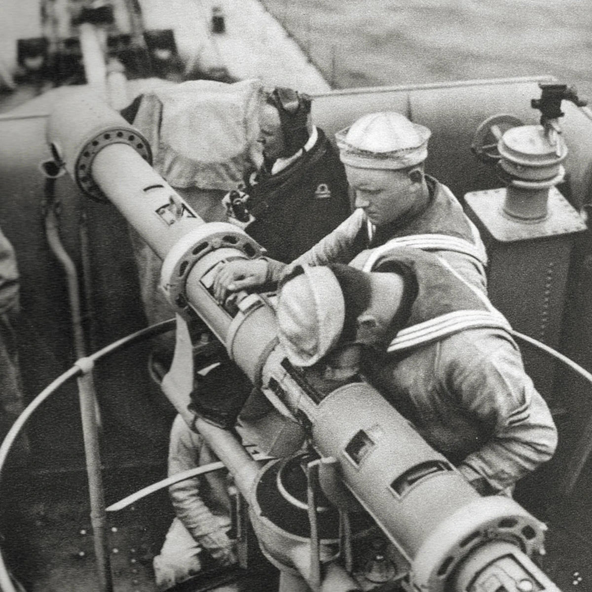 The Sea Dog's Crown: Authentic Vintage Men's US Navy-Style Sailor Cap